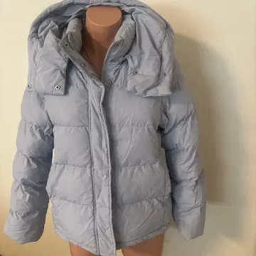 후드 부착 라이트 블루 다운 자켓