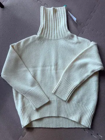 새상품급 GALERIE VIE 터틀 니트 화이트 사이즈 S