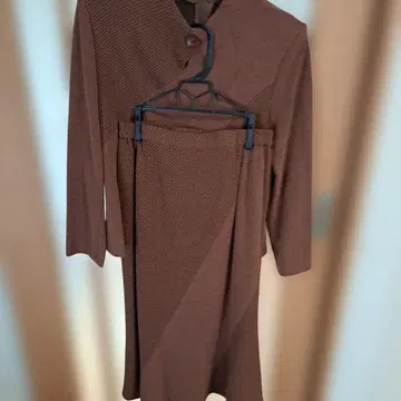 브라운 비대칭 스커트 셋업