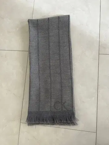 캘빈 클라인 그레이 머플러