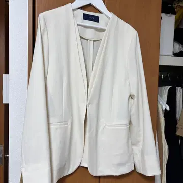 SHIPS 아이보리 노카라 자켓