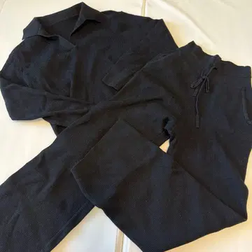 워셔블 니트 리브 팬츠와 폴로 스웨터 셋업