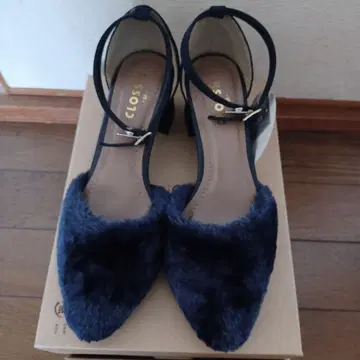 네이비 퍼 스트랩 펌프스 새상품 택 포함