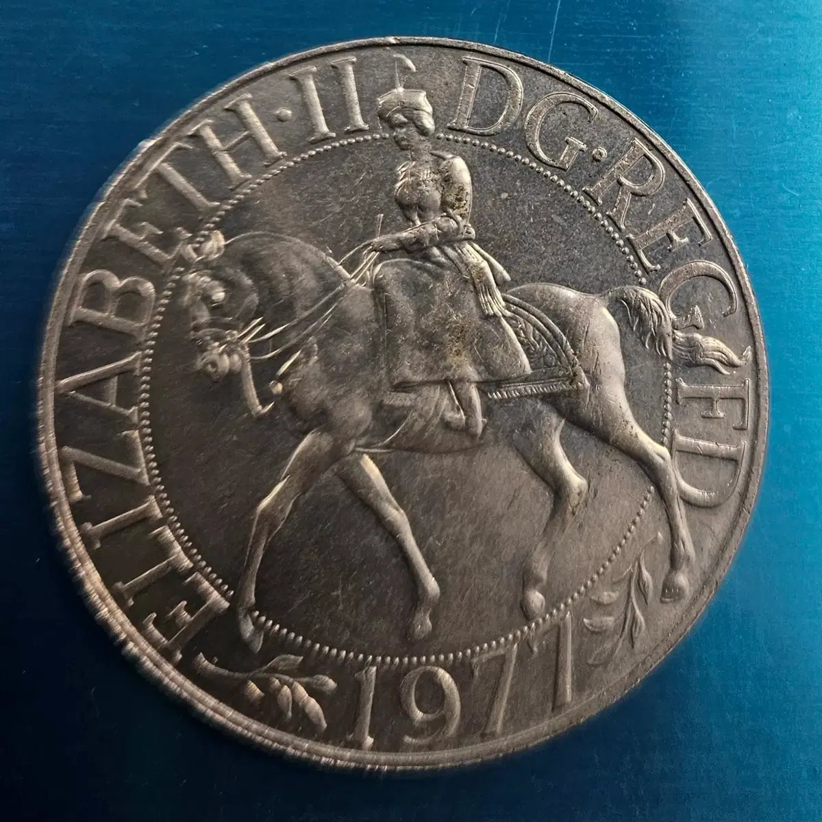 United Kingdom 25 Pence Crown Large Coin (38mm) (ZK23)  #동전,#희귀동전,#영국동전,#수집동전,#25펜스 on Bunjang Global Site.