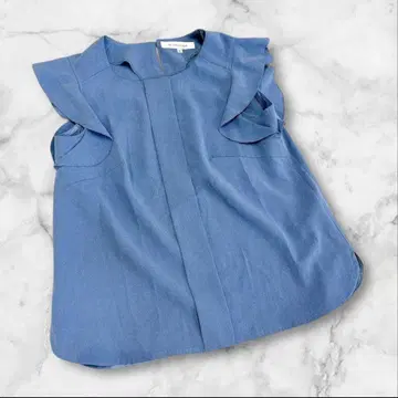 엠프리미어 슬리브리스 블라우스 프릴 탁한 블루 XS 사이즈 32P