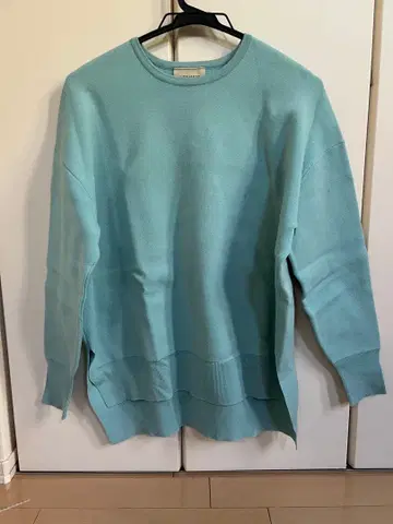 라운드넥 긴팔 스웨터 유나이티드 애로우즈