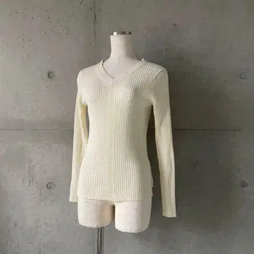 새상품급 알아바일 allureville 콤비네이션 V 풀오버 아이보리