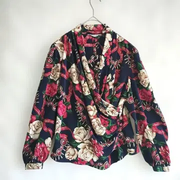 꽃무늬 네이비 긴팔 블라우스 빈티지 스카프 같은 실크 터치