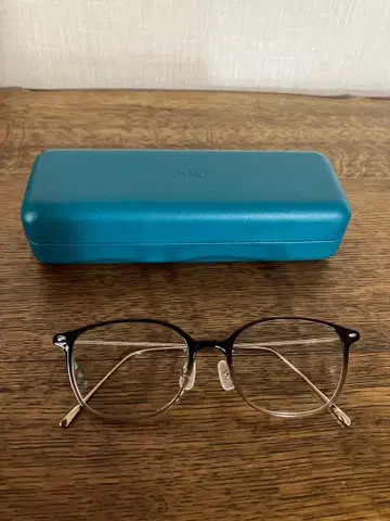 JiNS 안경 브라운