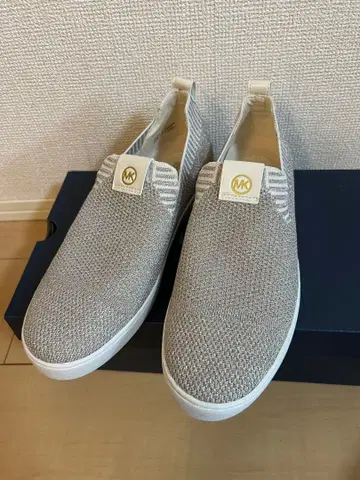 미사용 새상품 MICHAEL KORS 실버 슬립온
