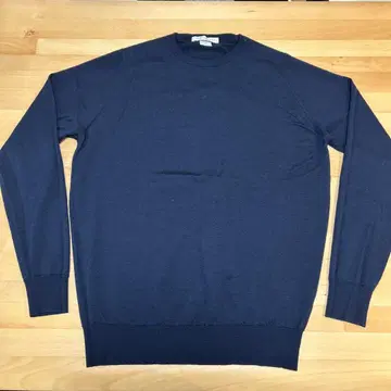 JOHN SMEDLEY 네이비 스웨터