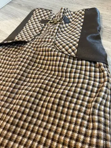 체크 무늬 가죽 타이트 스커트 릴리 브라운