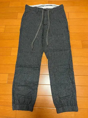 ATTACHMENT 차콜 그레이 S 팬츠 울