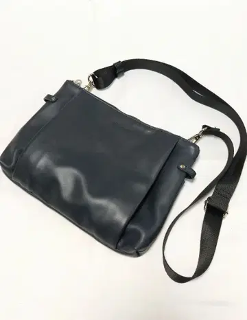 tk TAKEO KIKUCHI 숄더백 그레이 네이비 새상품급