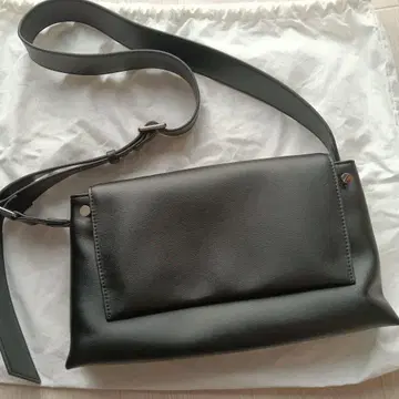 Aga 블랙 숄더백