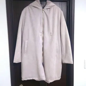 후드 부착 베이지 롱 코트