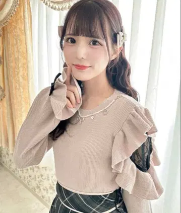 ROJITA 목걸이 포함 어깨 볼륨 프릴 니트탑 양산형 지뢰