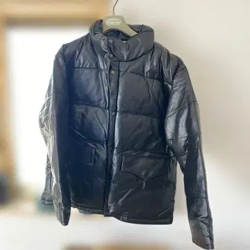 BOSS 엠보싱 로고 다운 자켓 블랙