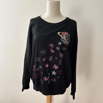 스칼라 모티브 자수 니트 토성 나비 별똥별 후르츠 블랙 M