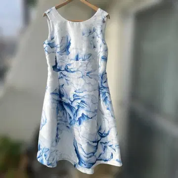 아돌포 도밍게스 플라워 프린트 슬리브리스 원피스