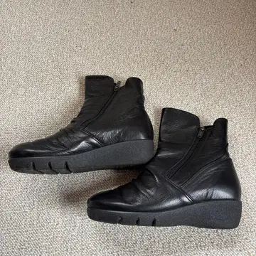 블랙 가죽 지퍼 부츠