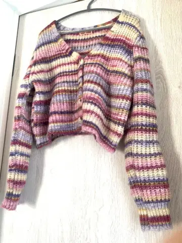 NUGU 치유 컬러 스트라이프 크롭 니트