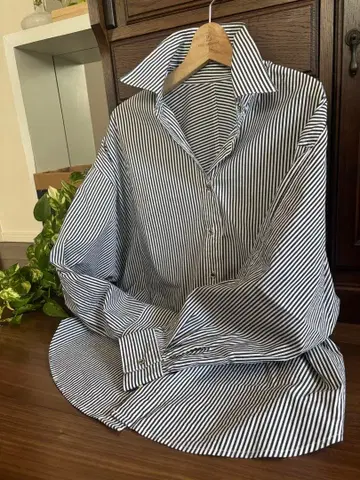 LOUNGEDRESS 라운지 드레스 스트라이프 블라우스 (돌먼 타입)