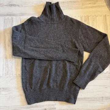 [ 드리스 반 노튼 ] 터틀넥 니트