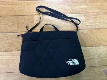 더 노스페이스 지오 페이스 파우치