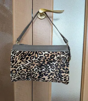 레오파드 무늬 숄더백