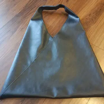 블랙 삼각형 토트백 원 숄더