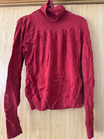 a.n.a 빨간색 터틀넥 긴팔 니트