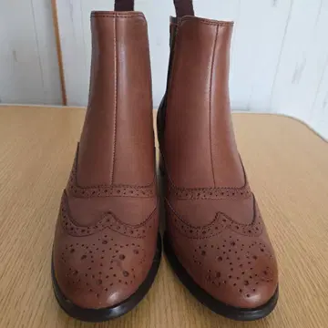 브라운 가죽 숏부츠 중간 힐