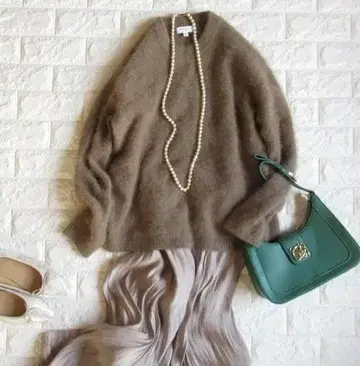 유나이티드 애로우즈 뷰티앤유스 헤어리 기모 착용샷 니트 브라운