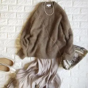 유나이티드 애로우즈 뷰티앤유스 헤어리 기모 착용샷 니트 브라운