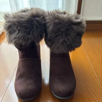 브라운 퍼 부츠