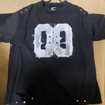 블랙 T셔츠 '00' COZY