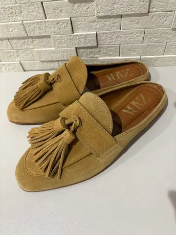 새상품급 ZARA 스웨이드 프린지 플랫슈즈 35 (22.5cm)