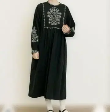 미사용 새상품 사만사 모스모스 배색 자수 원피스