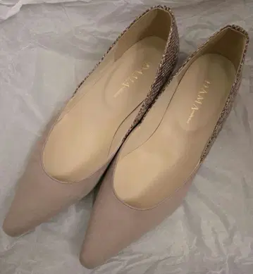 DAMA 베이지 스틸레토 플랫슈즈 사이즈 35