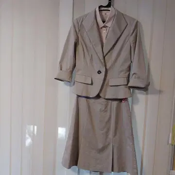 베이지 스커트 수트 사이즈 9호