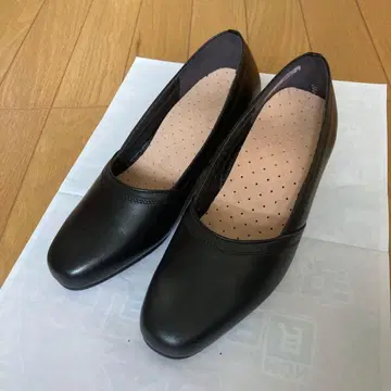 가죽 펌프스 블랙 사이즈 21.5cm 힐 5cm