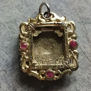 골드 컬러 프레임 핑크 스톤 펜던트