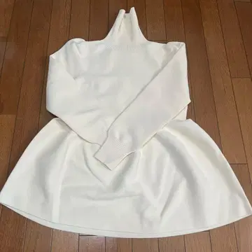 Liala PG 하이넥 니트 화이트