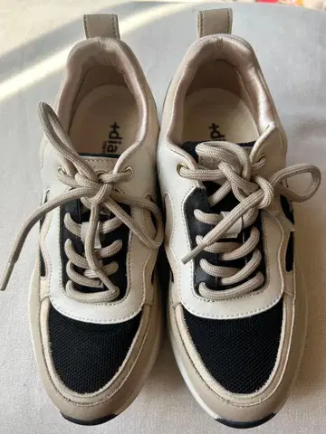 플러스 다이애나 대드 스니커즈 23cm