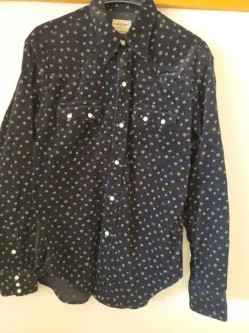 컬러풀 별 패턴 긴팔 셔츠