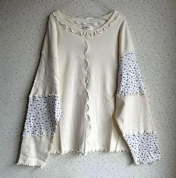 새상품 사만사 모스모스 패치워크 배색 메로우 티셔츠 아이보리