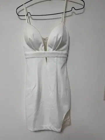 쥬얼스 화이트 슬립 드레스