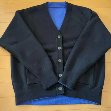 QTUME 블랙 블루 리버서블 가디건