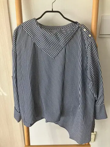 (컨디션 최상) ADORE 스트라이프 긴팔 셔츠